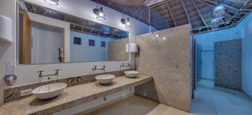Hotel Aura Baru 3/74