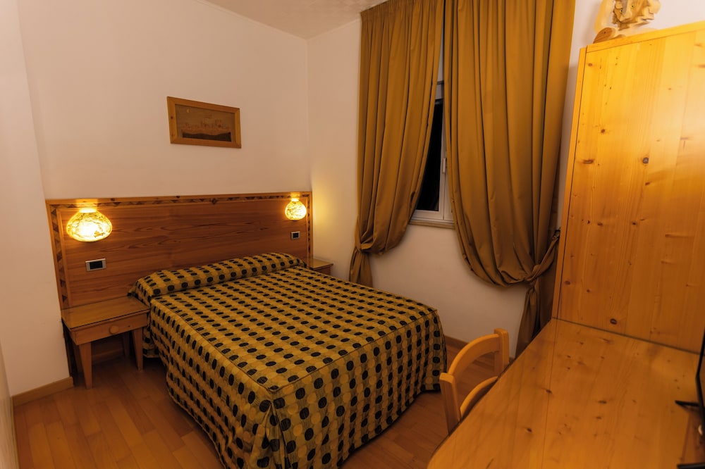 Hotel Gialletti 16/48