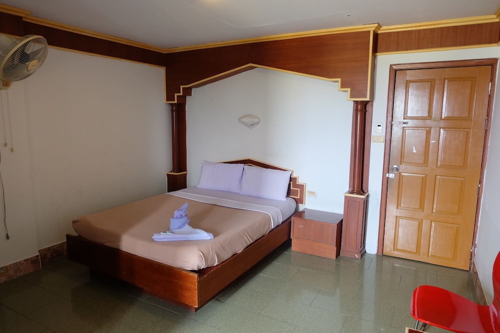 Satit Padang Hotel 9/19