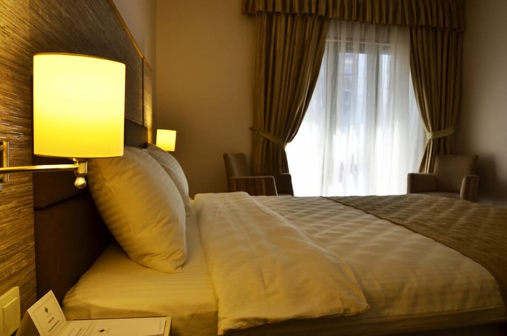 Orya Hotel 20/63