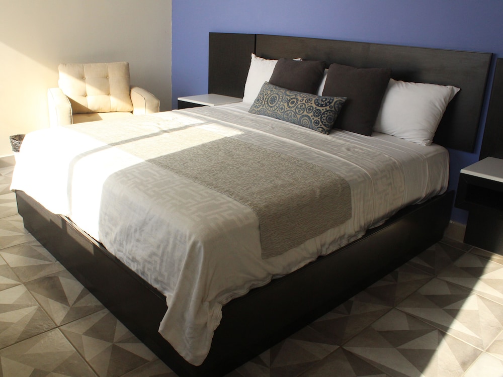 PREMIUM, KING BED, OCEAN VIEW
