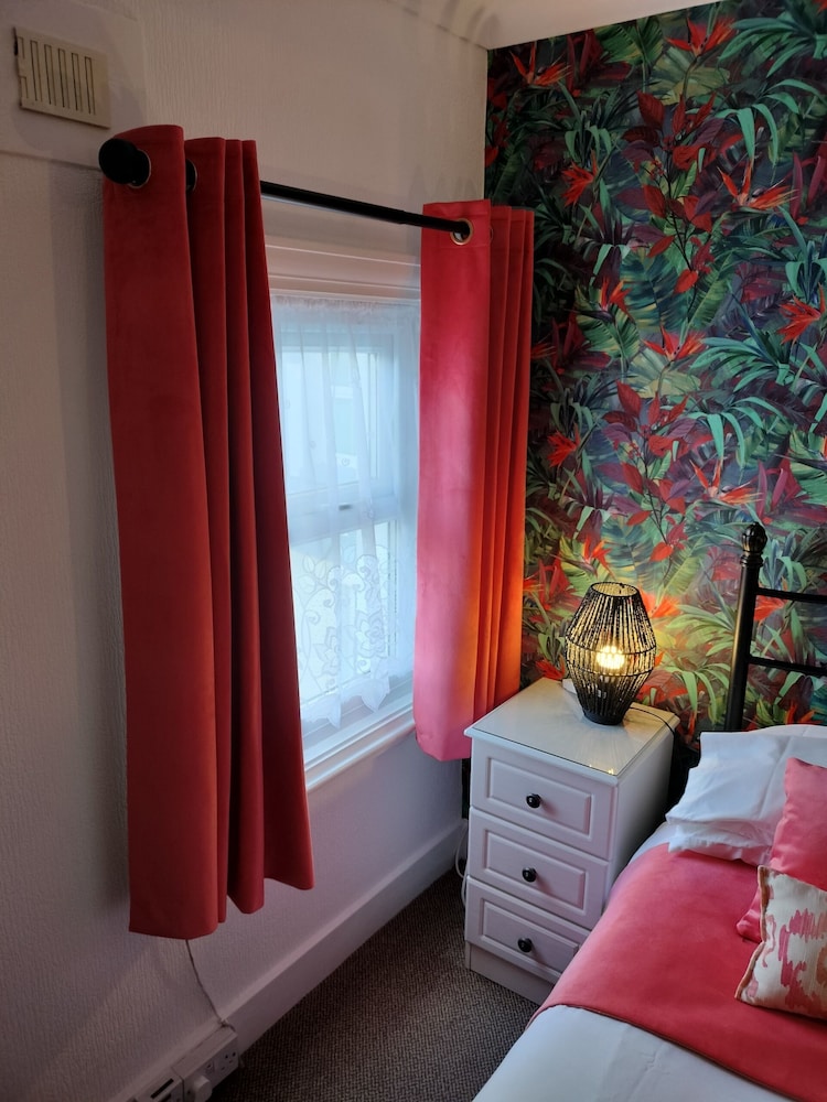 The Hilary Guest House 24/43