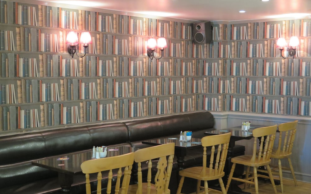 Oyster Fleet Hotel 30/41