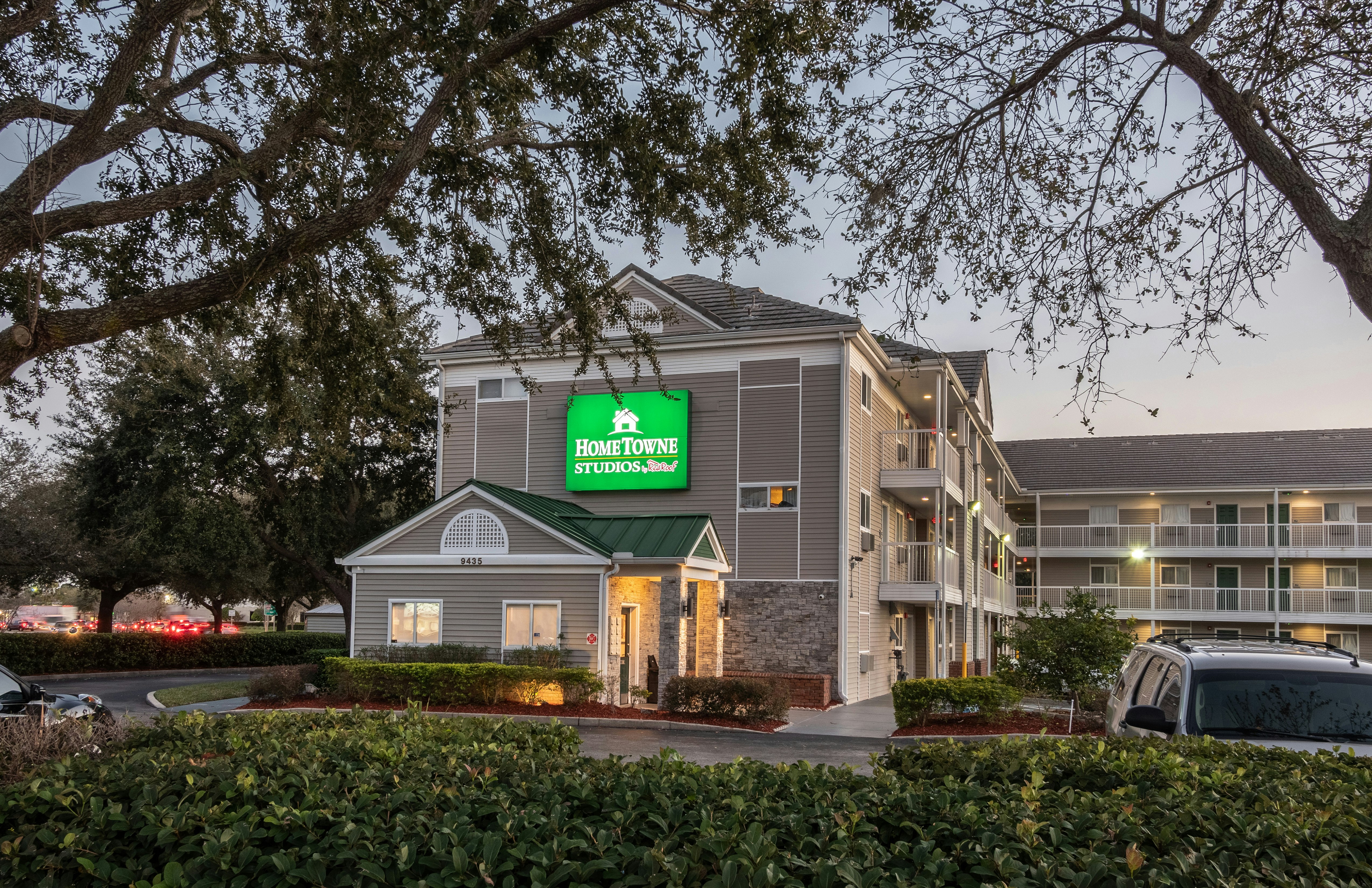 HomeTowne Studios by Red Roof Orlando South 14/42