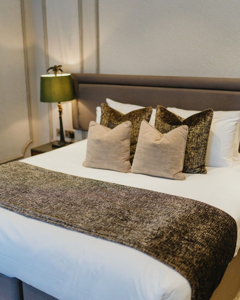 Lanelay Hall Hotel and Spa 27/48