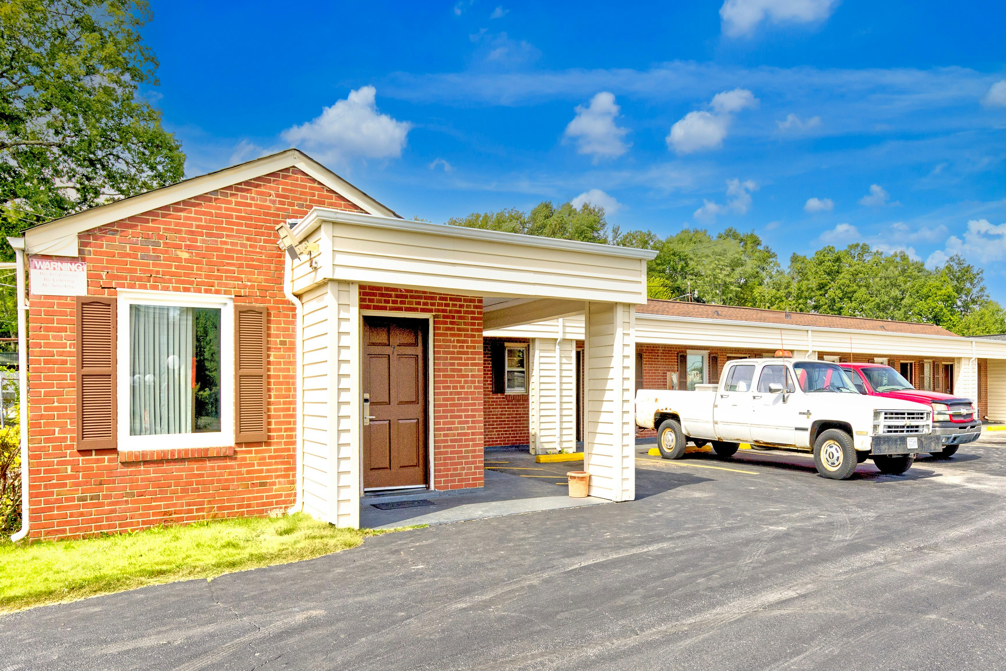 OYO Palm Leaf Motel 27/32