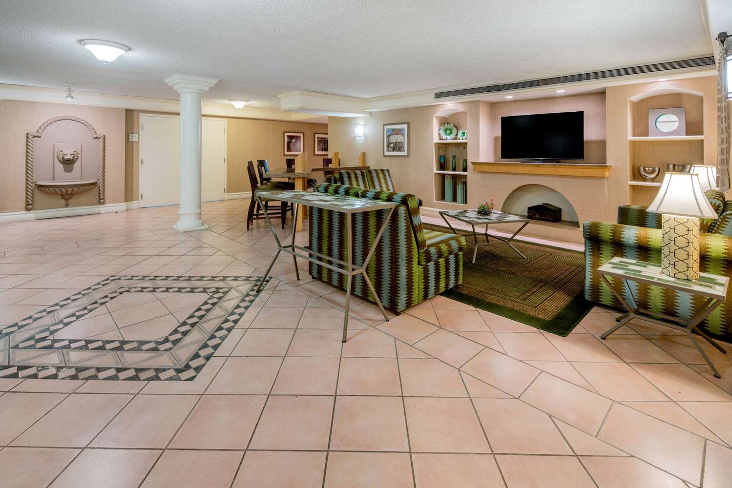 La Quinta Inn & Suites by Wyndham Irvine Spectrum 10/49