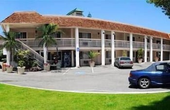 Caravelle Inn ＆ Suites photo1
