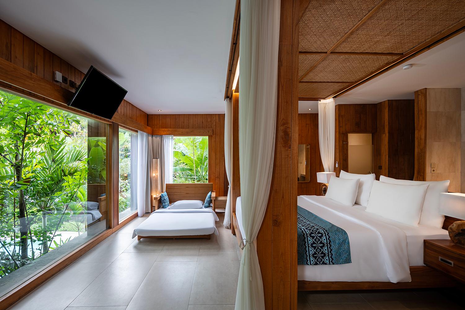 Suite, King Bed, Jungle Side