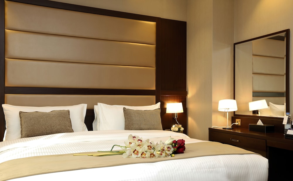 DELUXE, KING BED, ACCESSIBLE