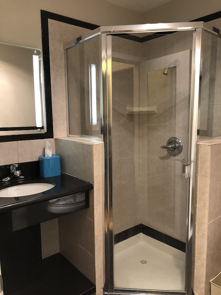 City Center Inn and Suites 18/65