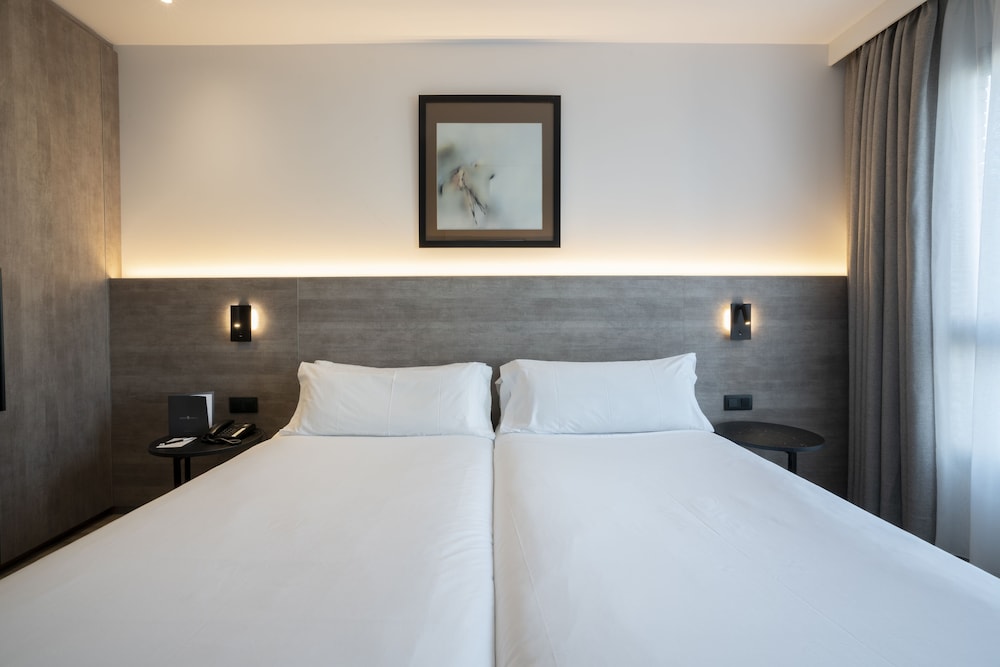 ROOM, SINGLE, DOUBLE BED