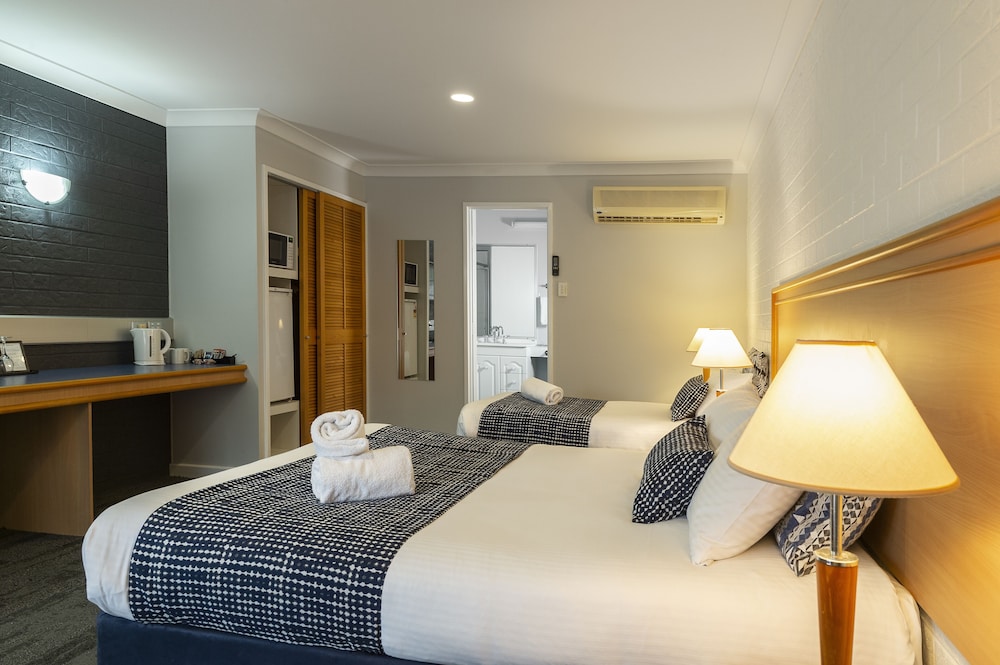 IPSWICH COUNTRY MOTEL 10/49
