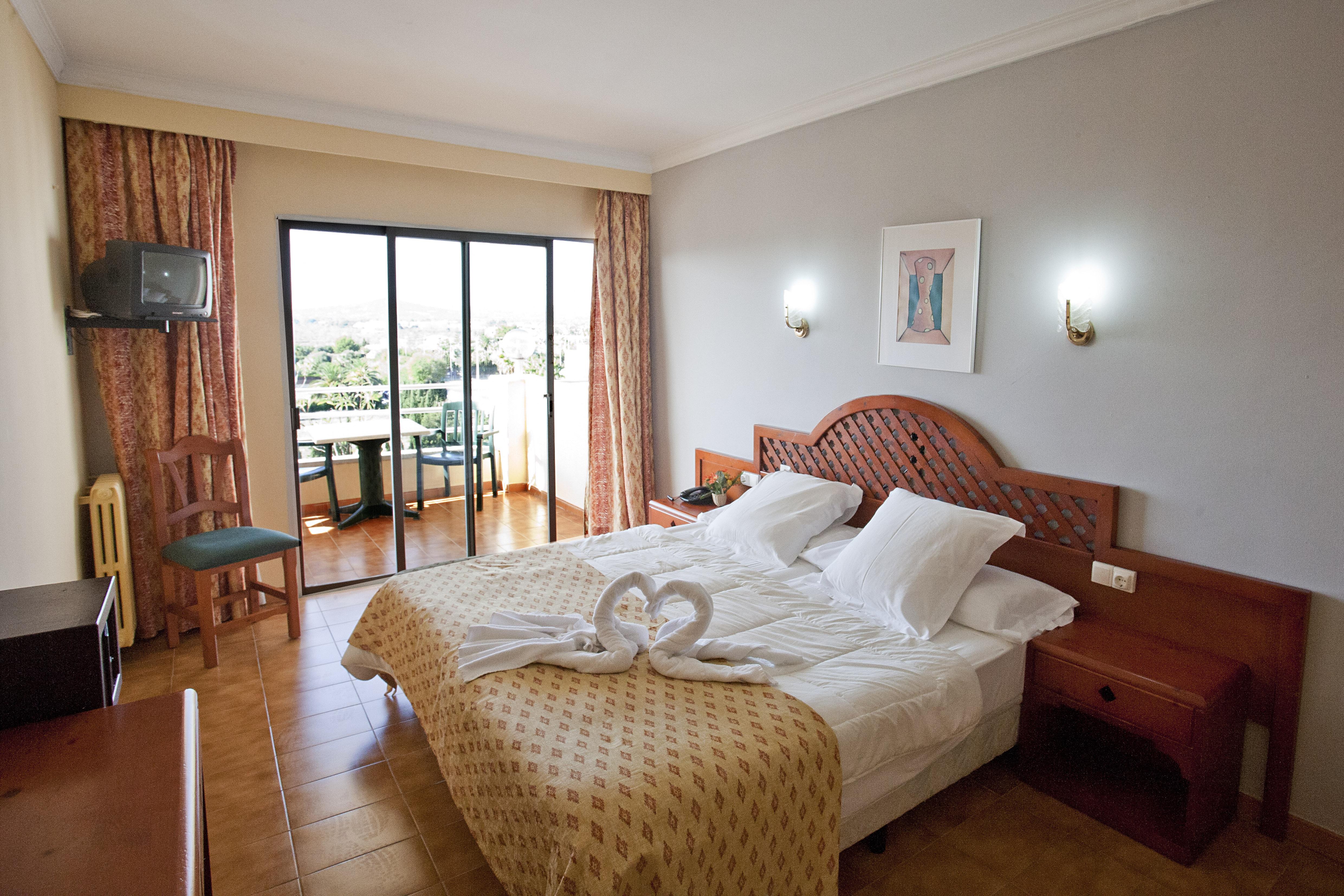 Standard, Double Bed, Balcony or Terrace