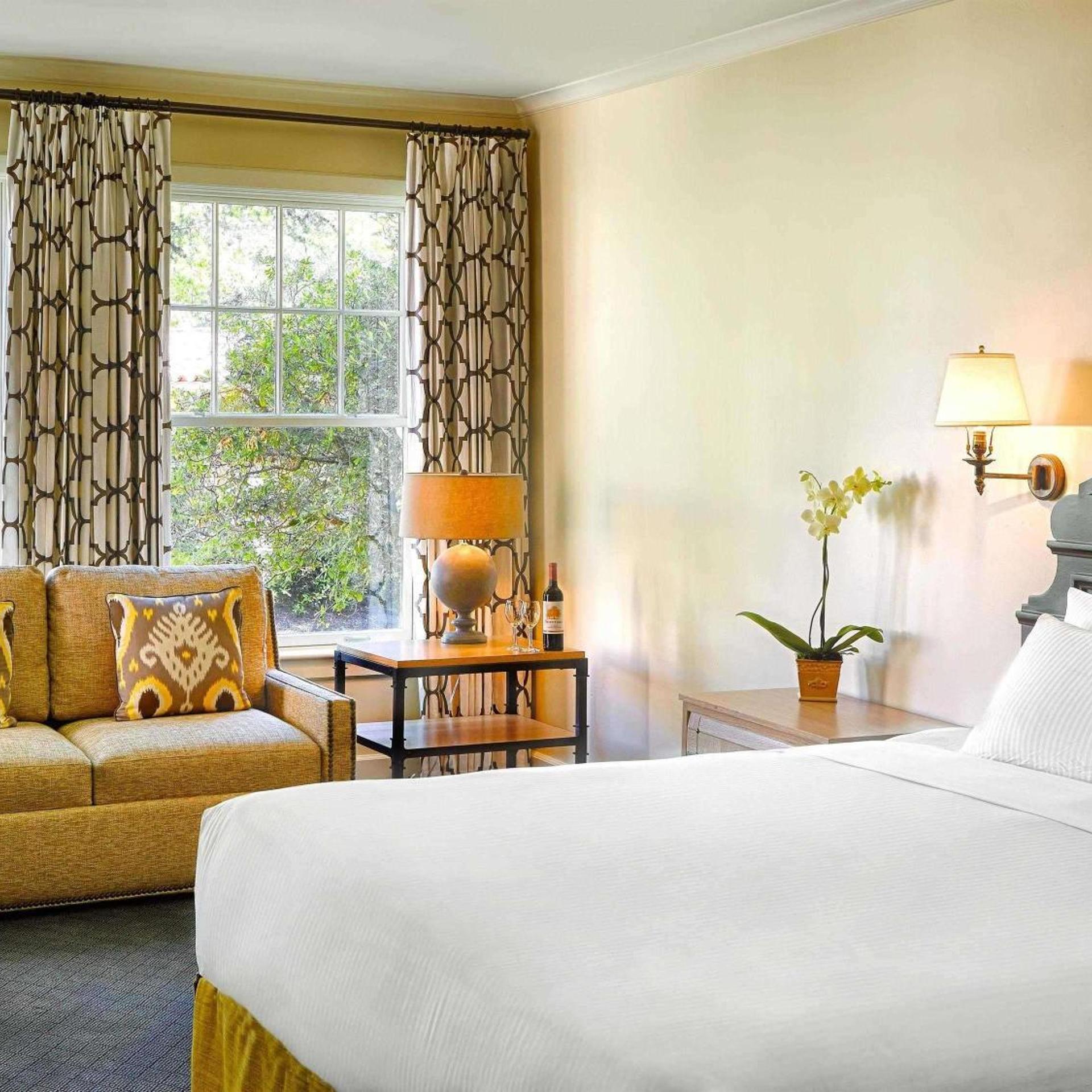 Fairmont, King Bed, Garden View, Sofa