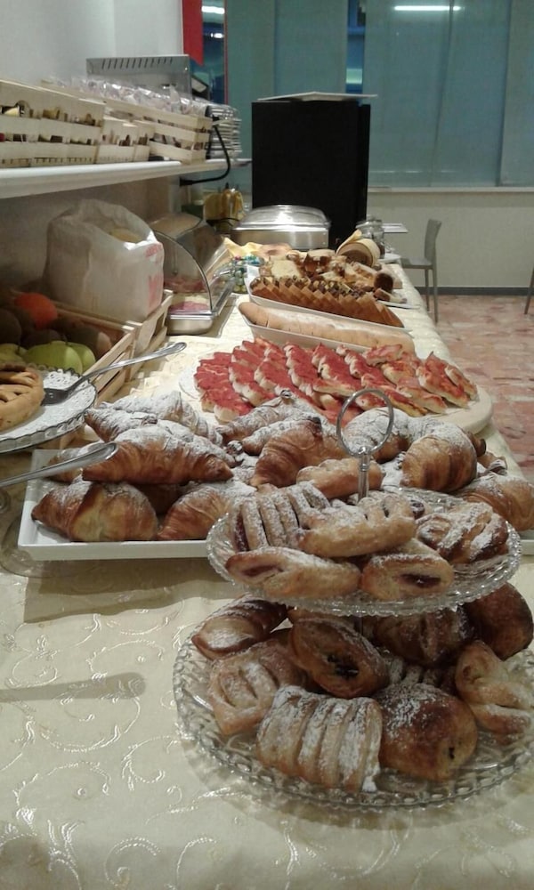 Hotel Ambasciata 18/36