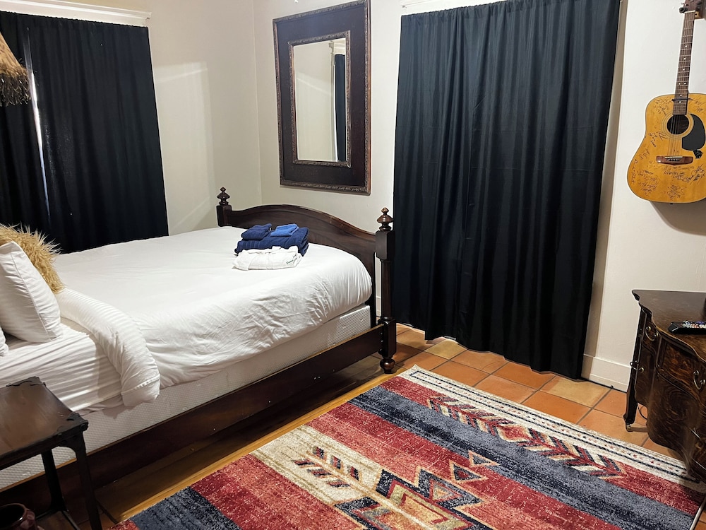 Greenway Manor 7/56