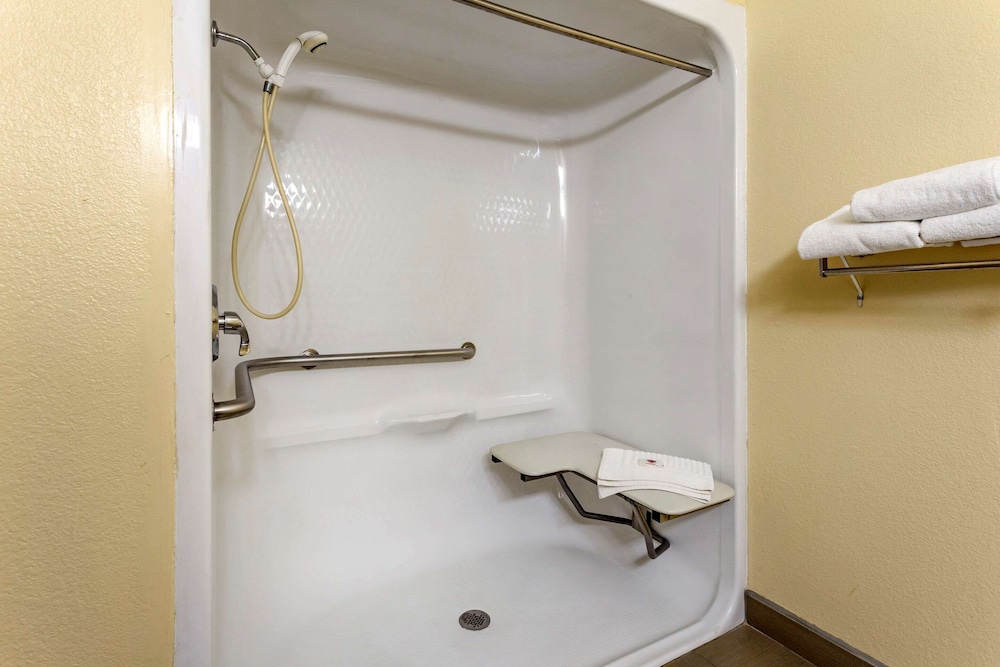 Comfort Inn and Suites North Aurora Naperville 47/50
