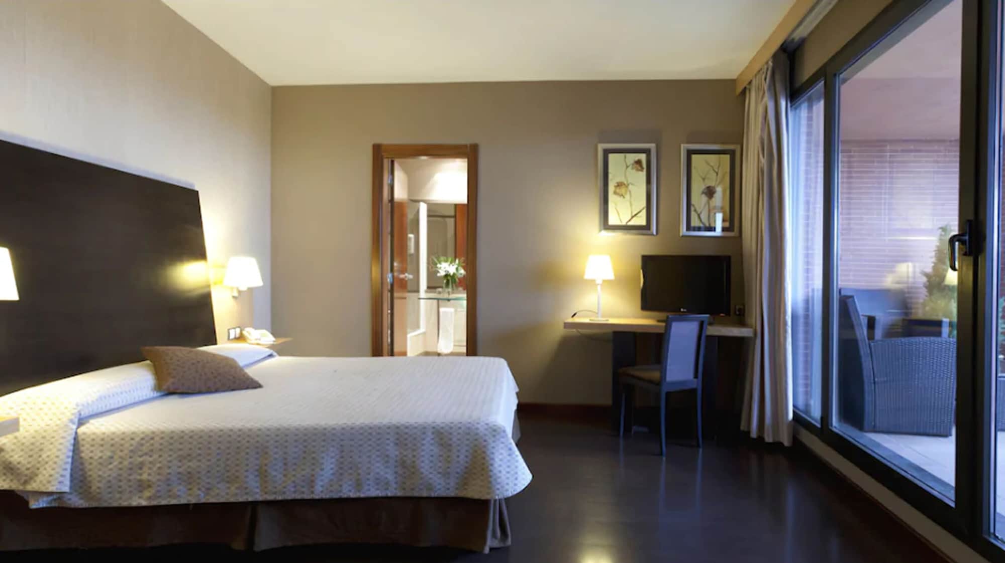 Superior, Double Bed, Cathedral View