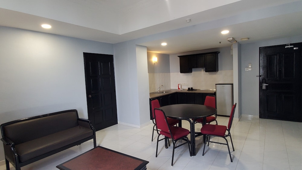 Leisure Cove Hotel Apartments 25/50