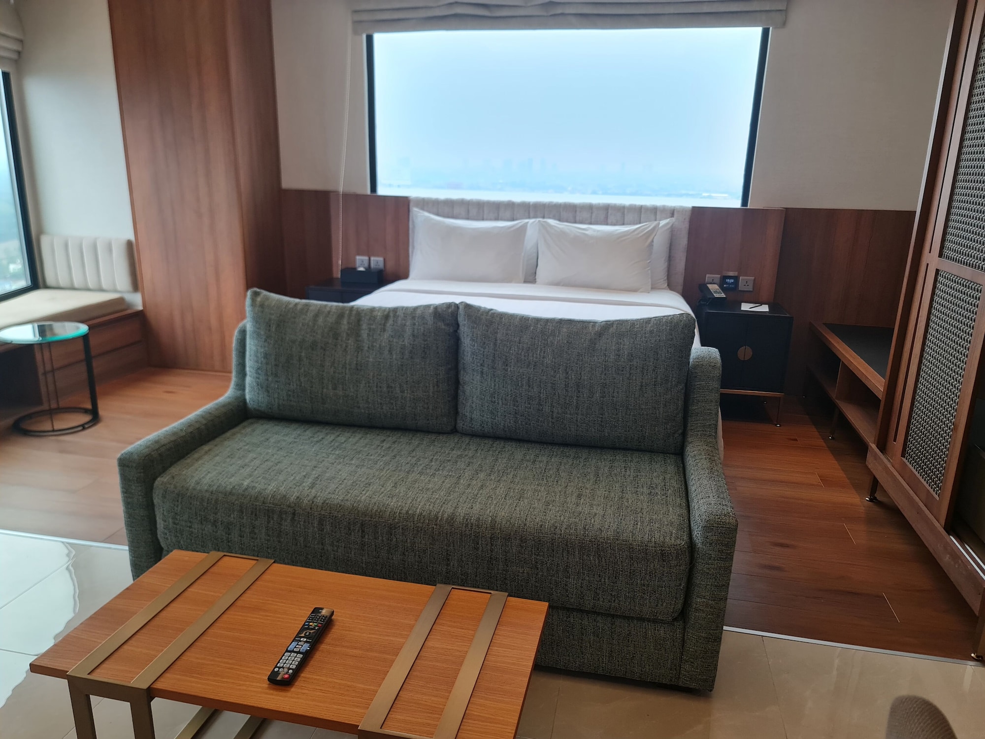 Sunset, Suite, King Bed، Trembesi Hotel BSD 2/4