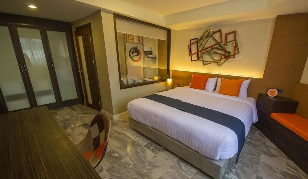Dragon River Avenue Hotel 18/40