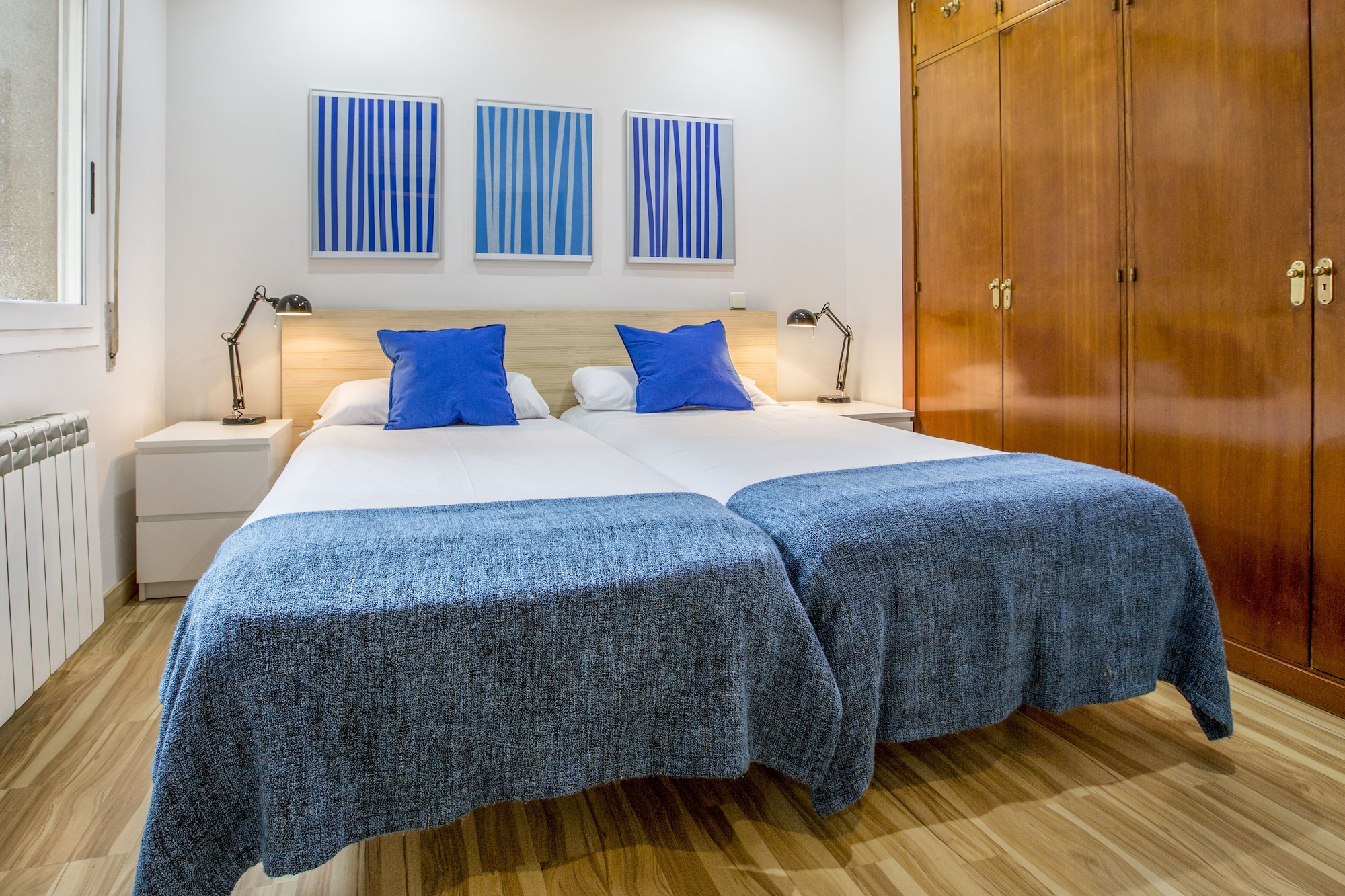 ROOM, TWIN BEDS