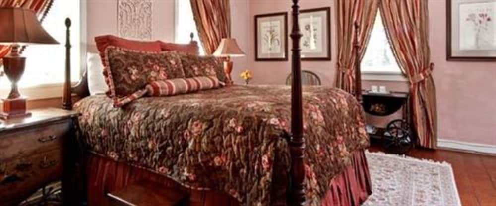 The Wayside Inn Bed Breakfast 50/50