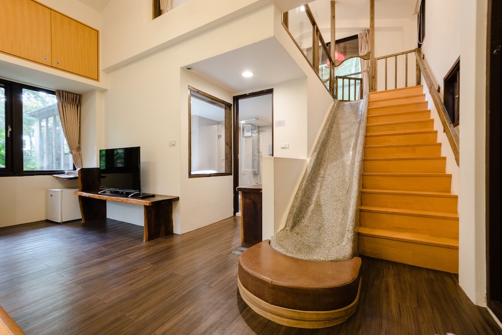 Zhuo Ye Cottage 32/50