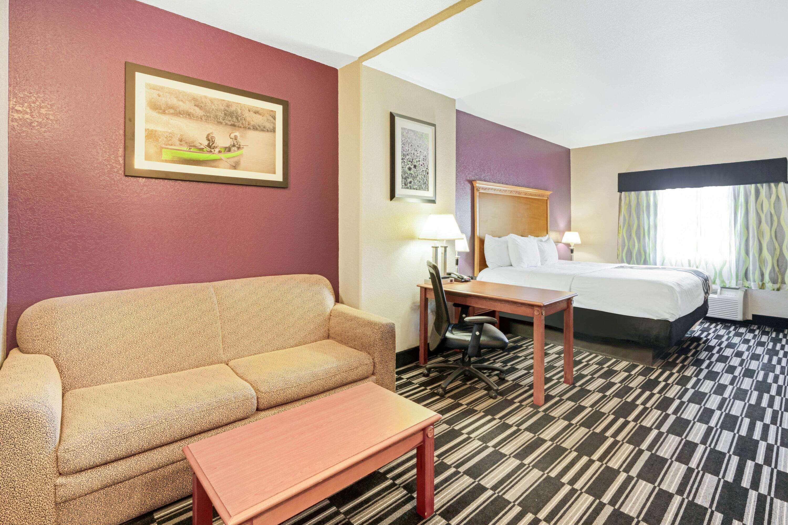DELUXE, SUITE, KING BED