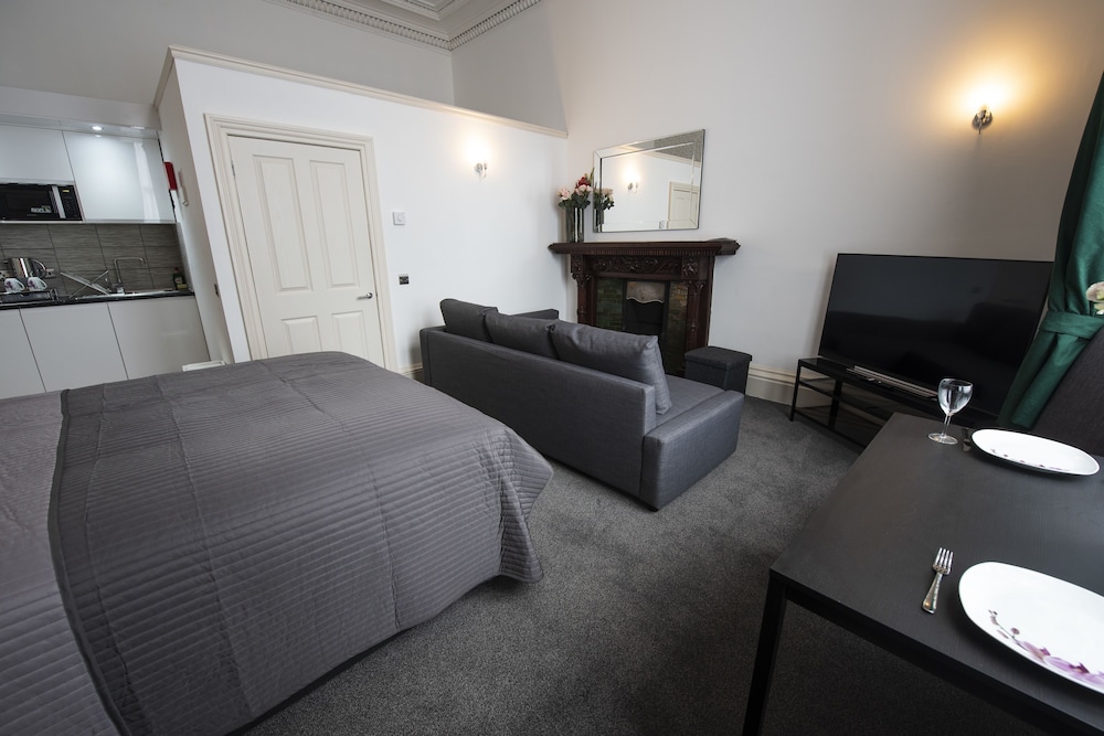 Grosvenor Suites 19/46