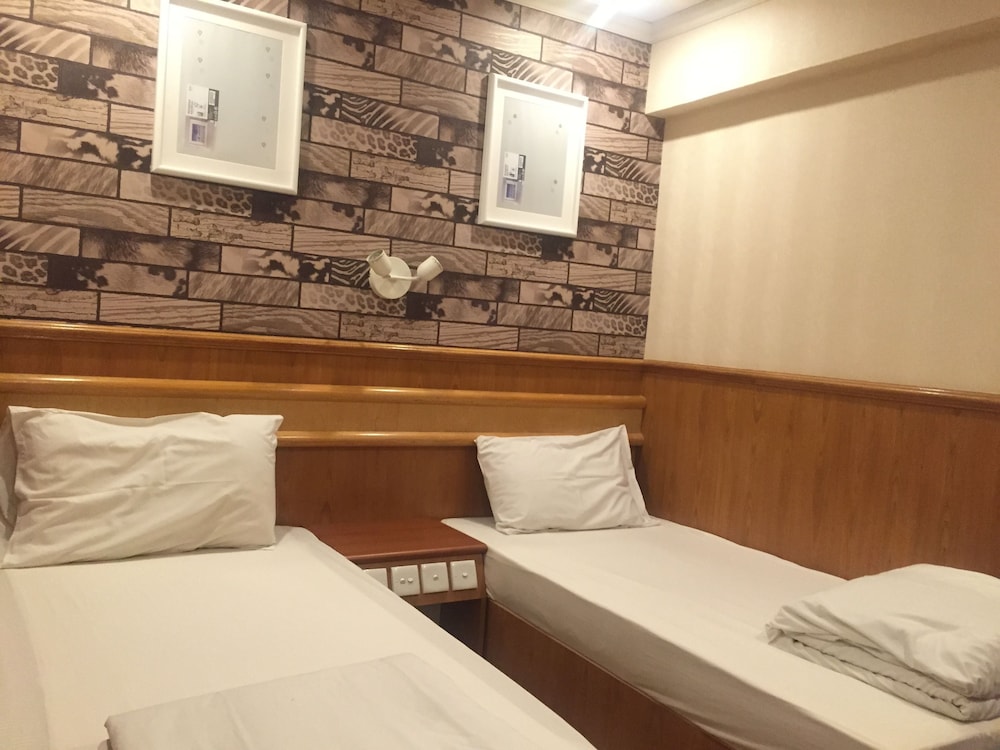 Wee.Classic Inn 8/30