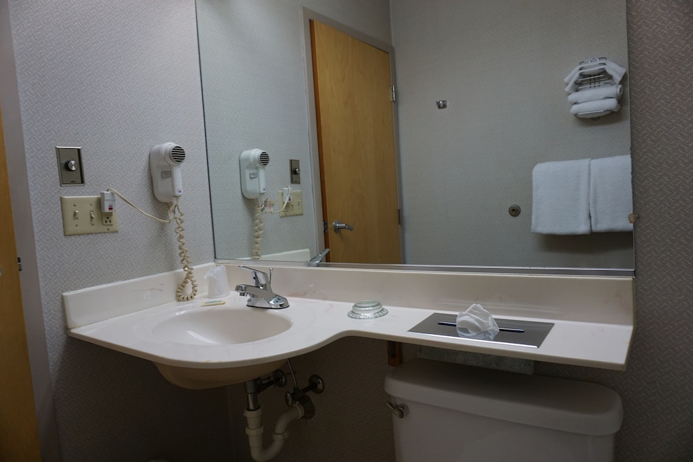 CenterWay Hotel Buffalo North Near University 20/24