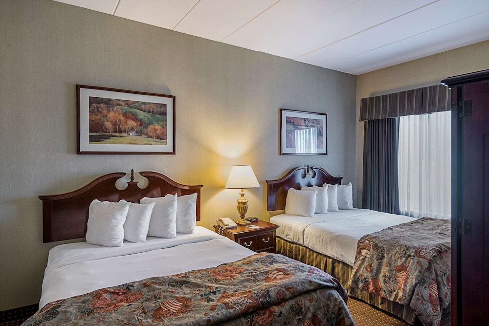 Skyways Hotel New Castle, DE 6/27