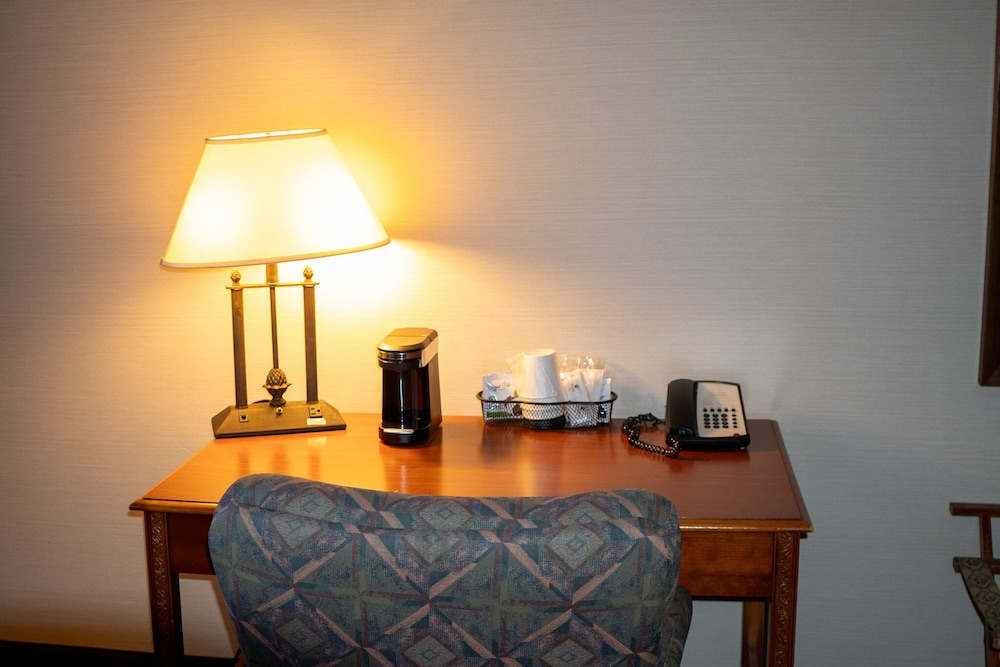 Hotel Topeka At City Center 11/36
