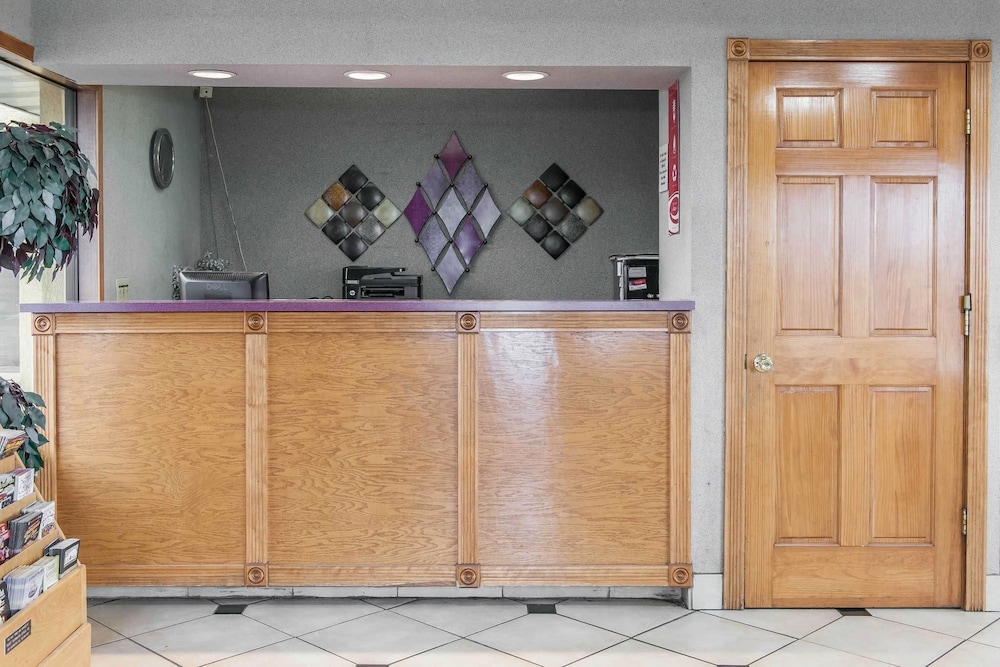 Econo Lodge Seymour, IN 11/37