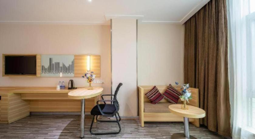 City Comfort Inn (Maoming High Speed Railway Station Wenming Road) 52/57