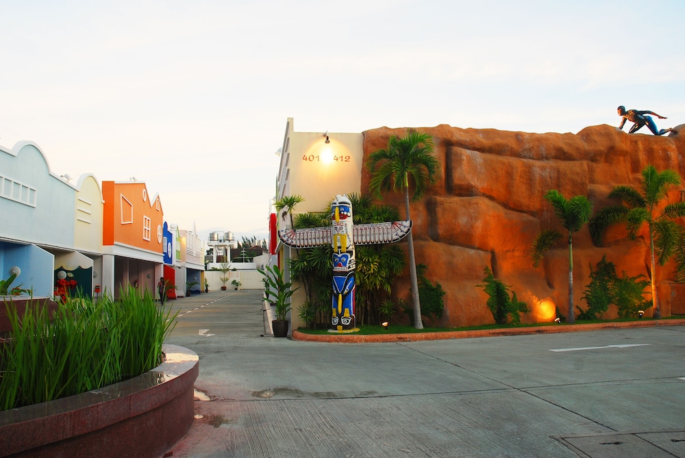 The Adventure Hotel 22/25