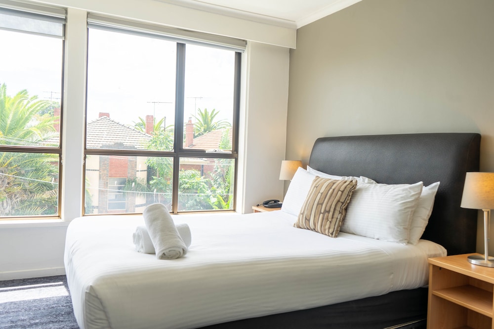 SUPERIOR, QUEEN BED