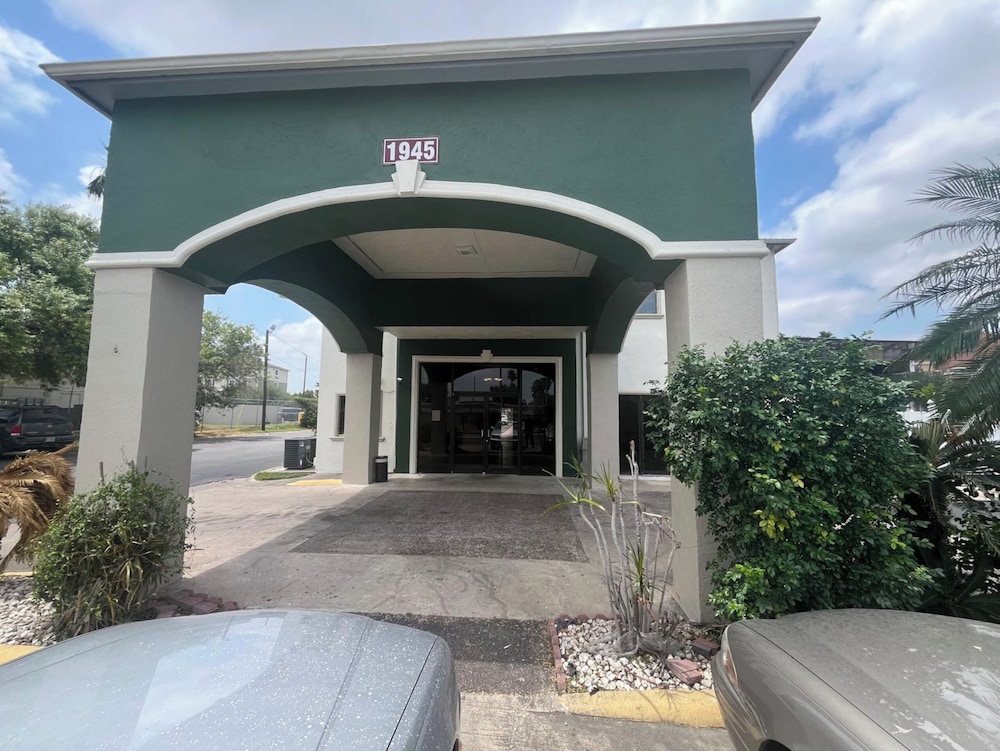 La Posada Inn By OYO Brownsville 38/42