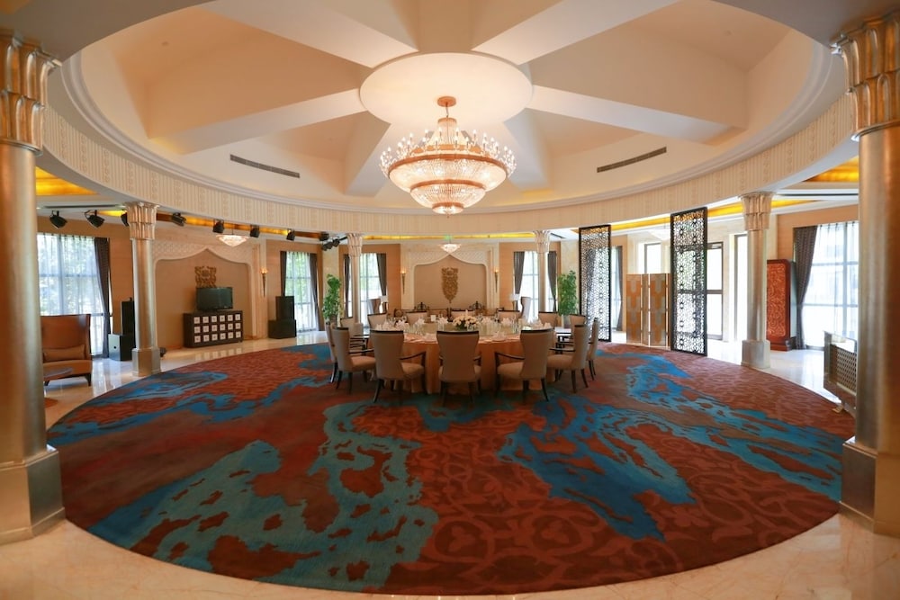 Universal Hotel Urumqi 28/33