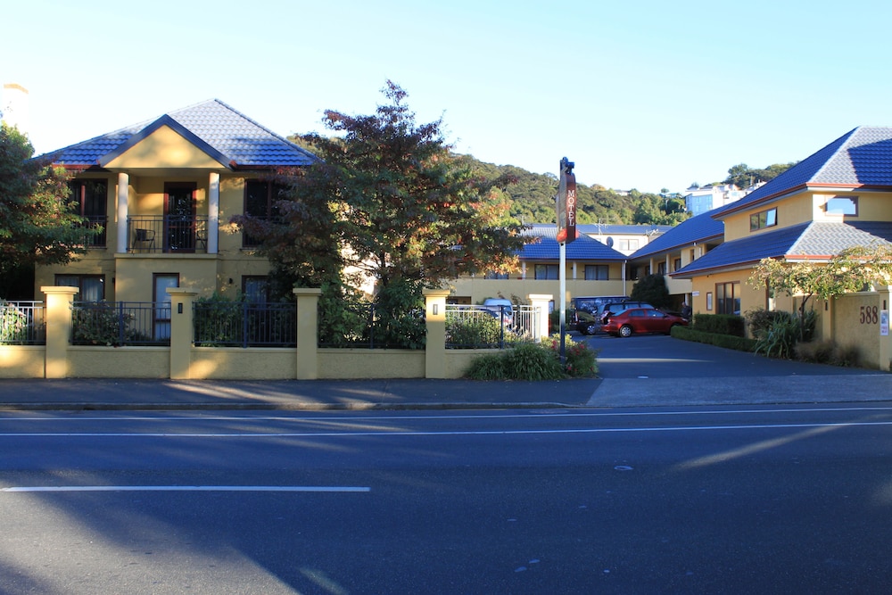Alhambra Oaks Motor Lodge 3/41