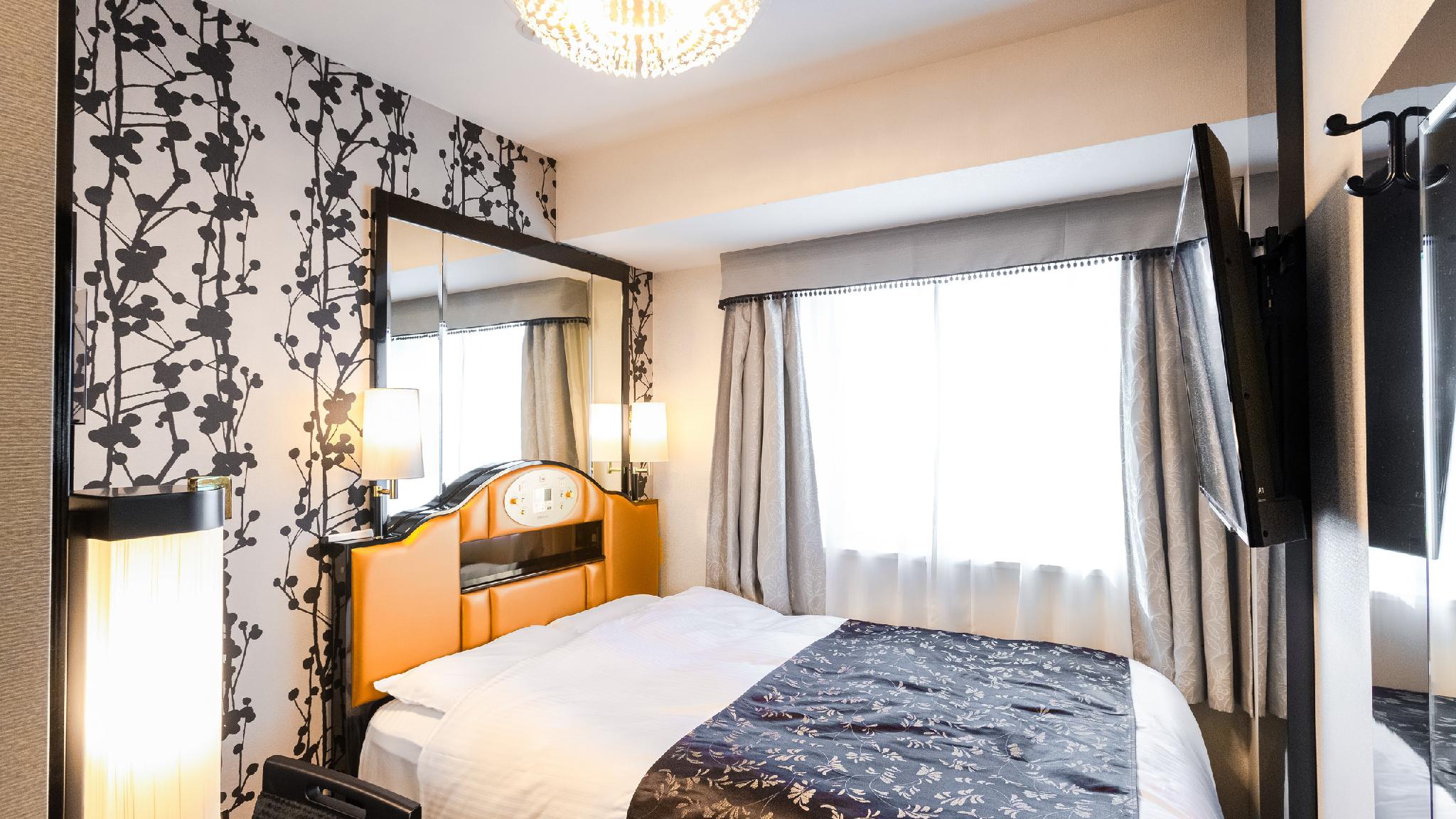 Standard, Double Bed, Night View, Top Floor