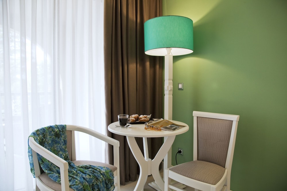 Acrotel Athena Pallas and Residence 66/78