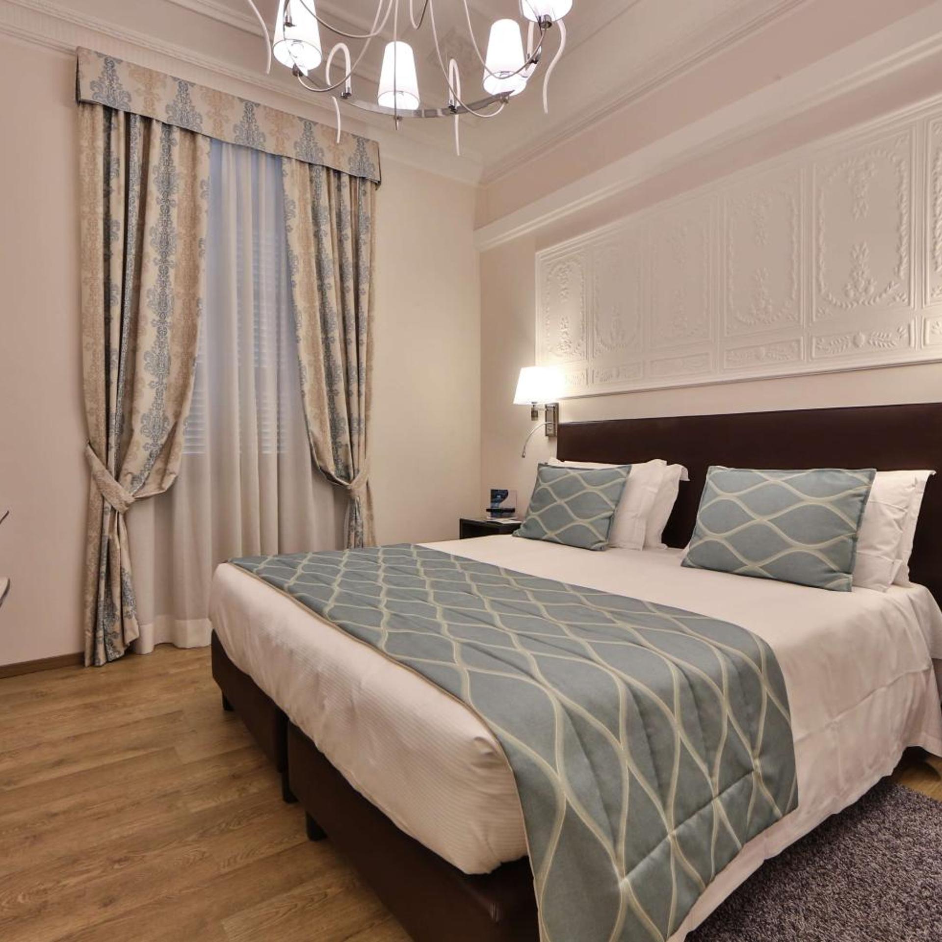 DELUXE, DOUBLE BED