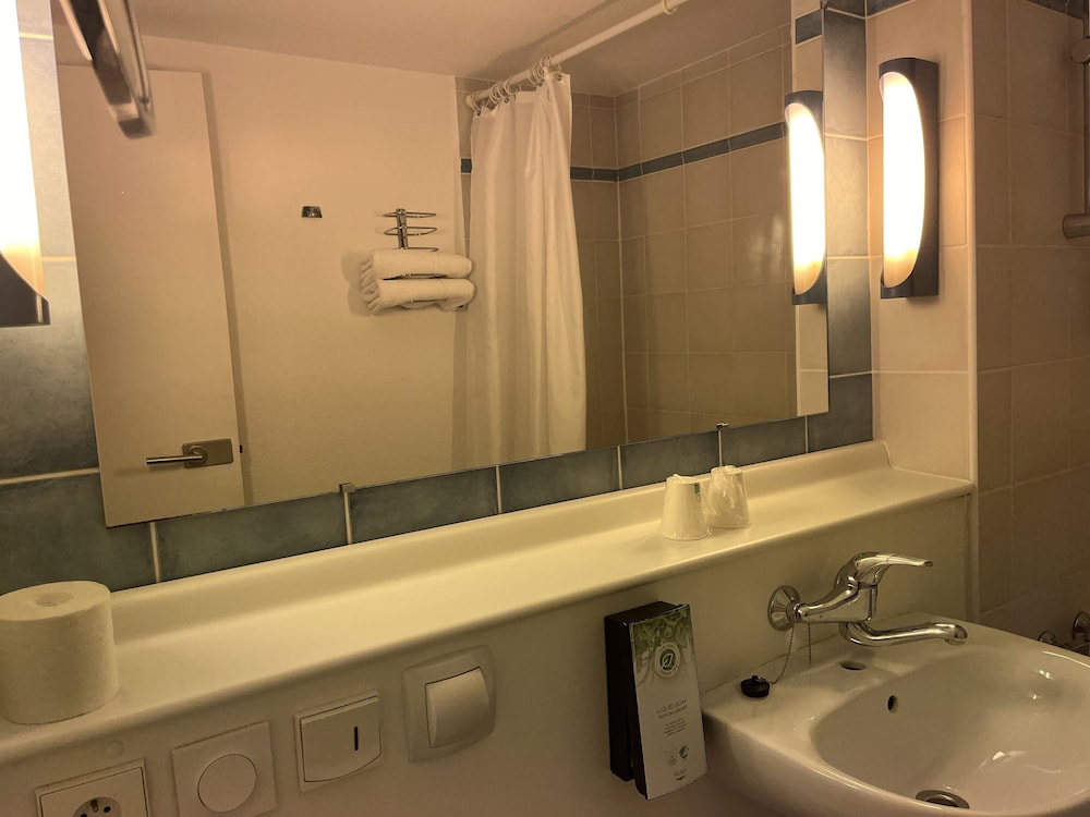 Kyriad Direct Marseille Ouest Martigues 53/55