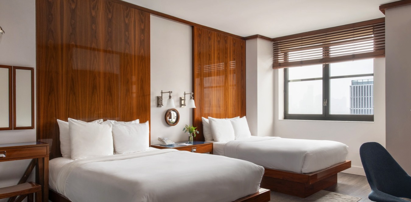 DELUXE, 2 DOUBLE BEDS