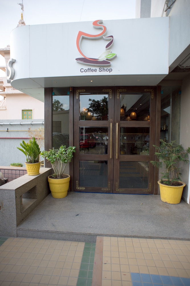 PLATINUM INN HOTEL 2/46