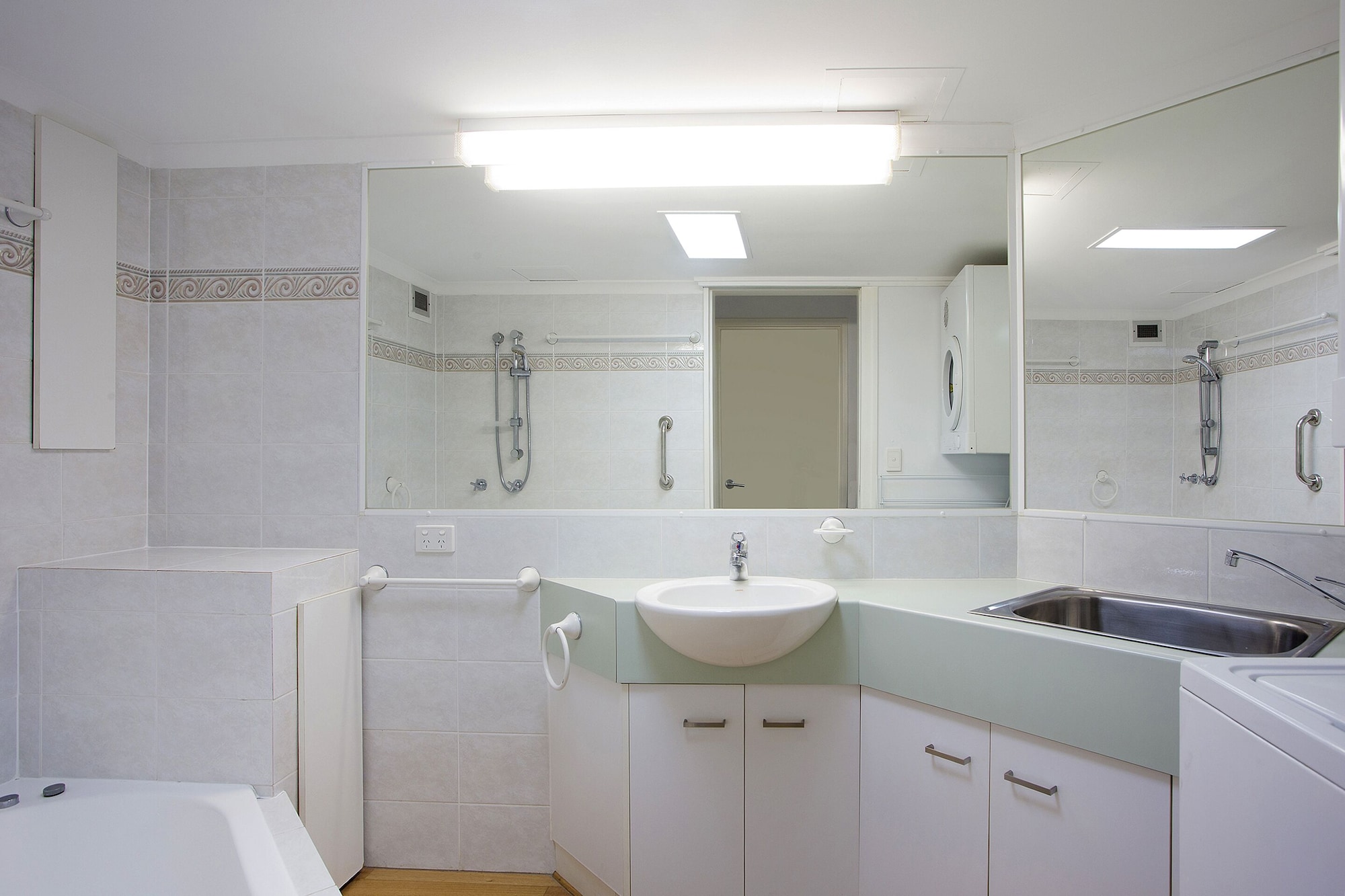 2 Bedrooms, Apartment, Queen and Twin Beds, Water Front