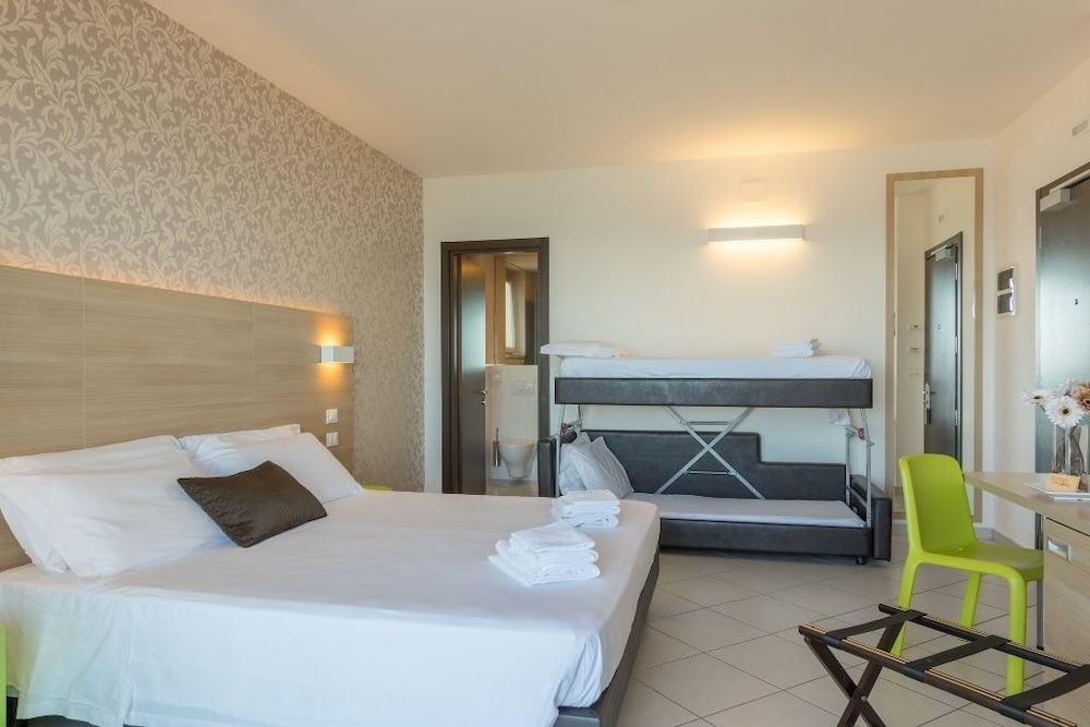 HOTEL SOLE 12/52
